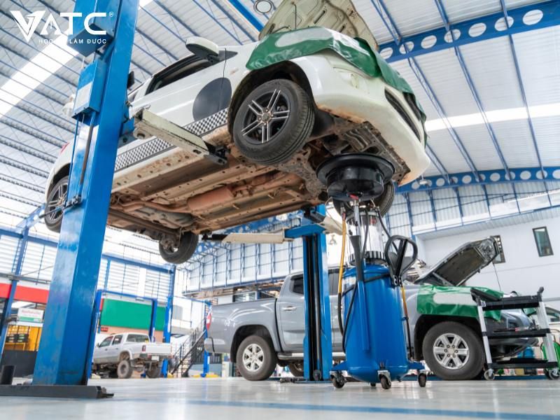 H1. Ngành sửa chữa ô tô hiện tại đang phát triển rất mạnh ở Việt Nam
