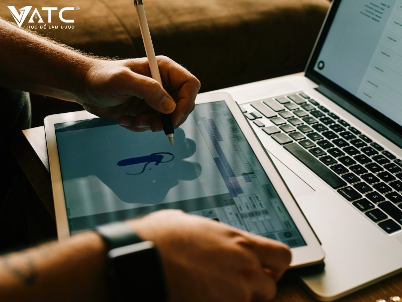 nghỉ học sớm nên học thiết kế đồ hoạ