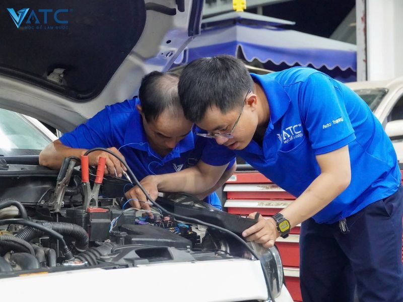 học nghề sửa chữa ô tô tại VATC không cần bằng cấp 3