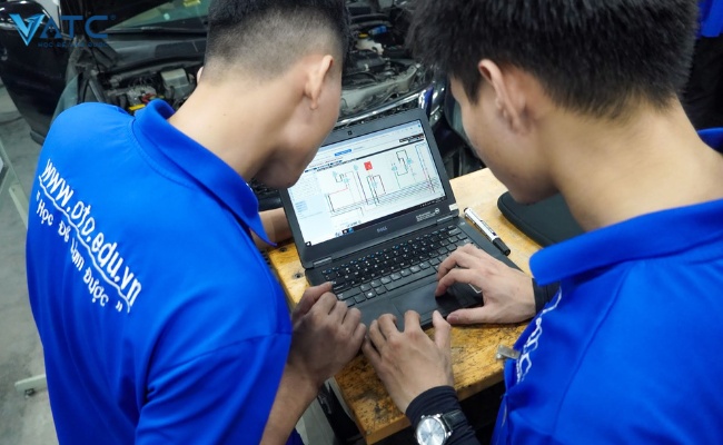 học nghề điện ô tô tại vatc