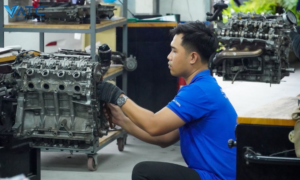 khoá học đại tu động cơ xe ô tô tại vatc