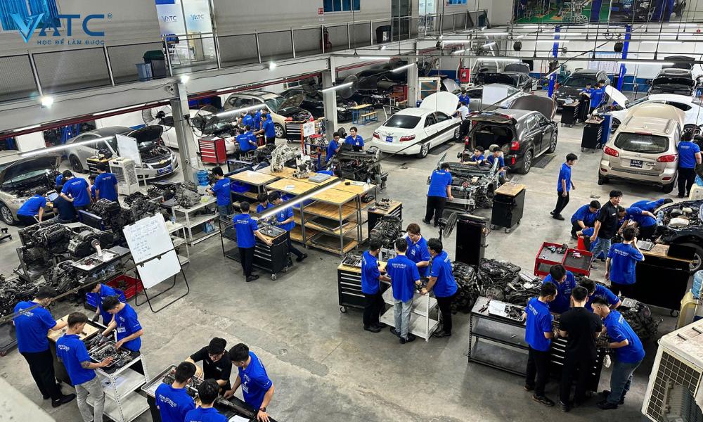 vatc sở hữu hơn 30 xe ô tô tại xưởng học thực hành