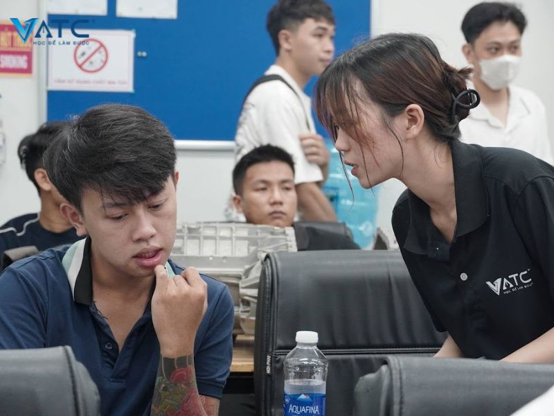 anh chọn khóa học điện ô tô cơ bản