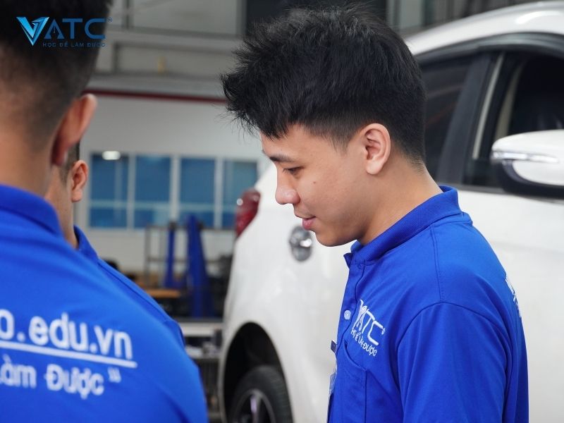 đam mê yêu thích của anh Vy là xem xe