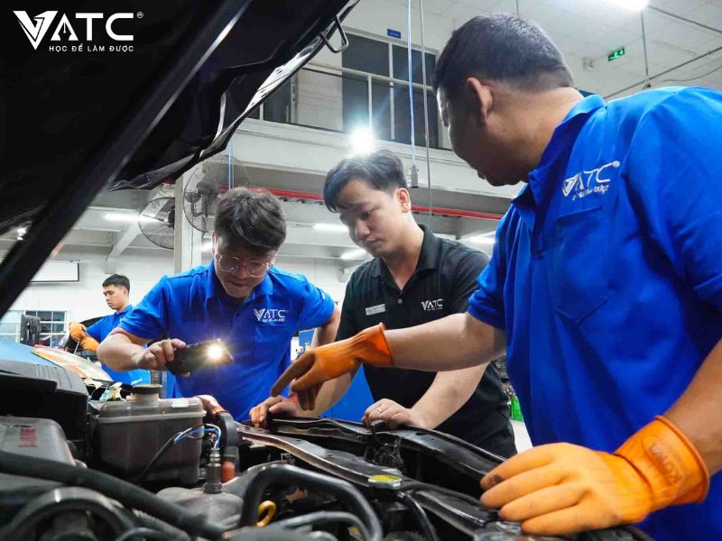 học sửa chữa xe Hybrid