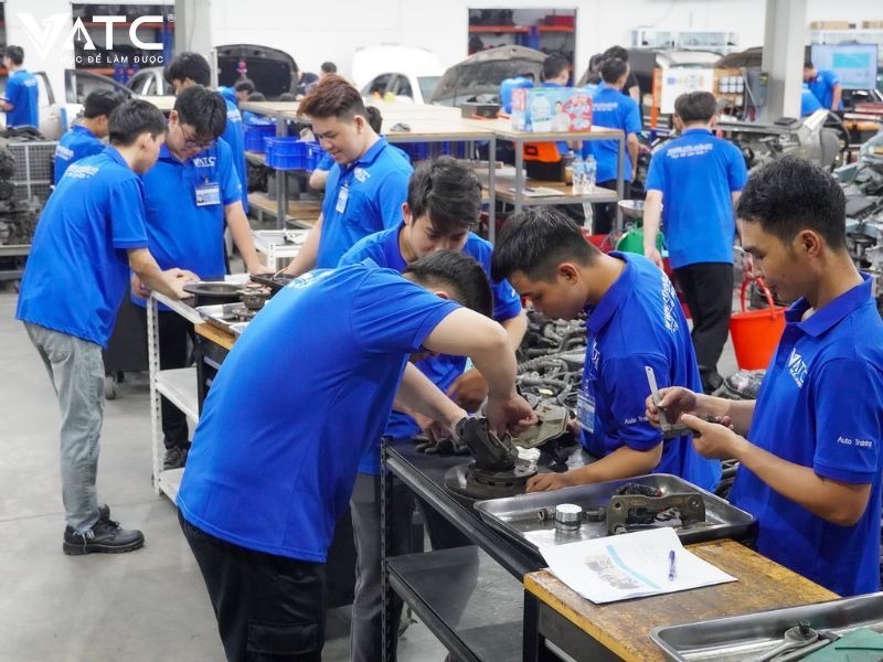 khoá học sửa chữa ô tô toàn diện