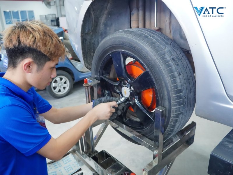 nghề sửa chữa ô tô có bạc như lời đồn không