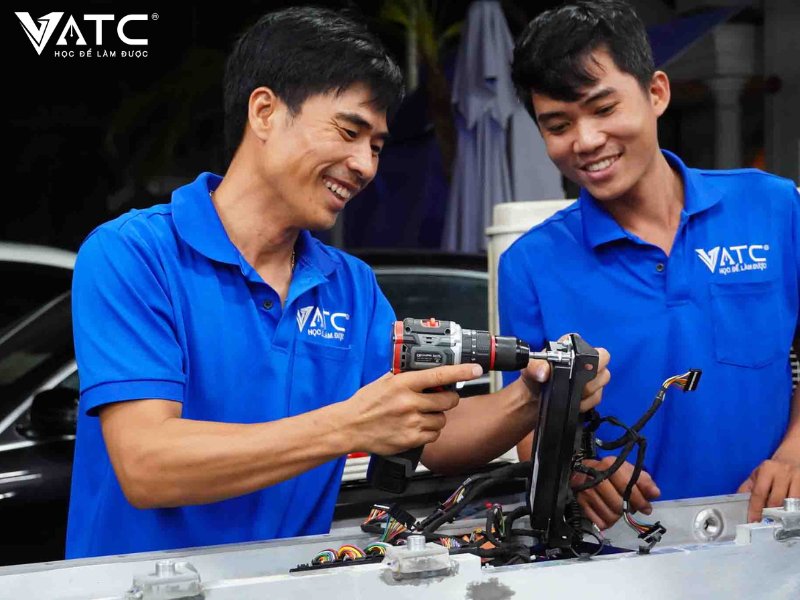 Sửa chữa xe Hybrid có khó không