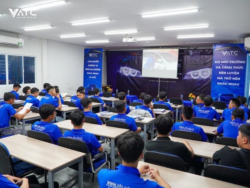 tổng quan buổi Lễ Khai giảng lớp Kỹ thuật sửa chữa điện - điện tử ô tô K59