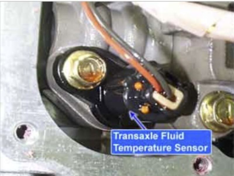 Hình 1 Vị trí cảm biến nhiệt độ dầu trên xe SantaFe 2008