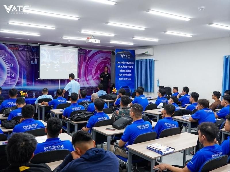 khai giảng lớp Kỹ thuật sửa chữa ô tô toàn diện K15
