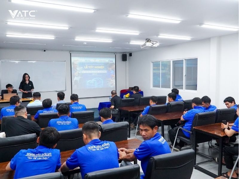 tổng quan buổi Lễ Tốt nghiệp lớp Kỹ thuật sửa chữa xe ô tô Điện - xe ô tô Hybrid K3