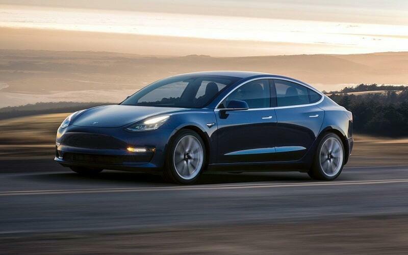 Tesla đã sẵn sàng cho xe tự lái vào năm sau