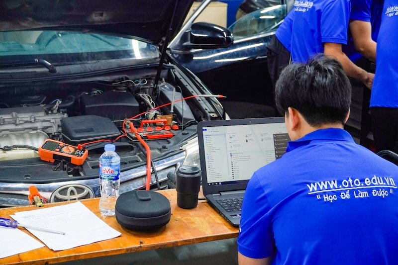 học nghề sửa chữa ô tô