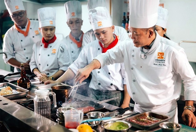 nam giới nghỉ học sớm nên học nghề đầu bếp