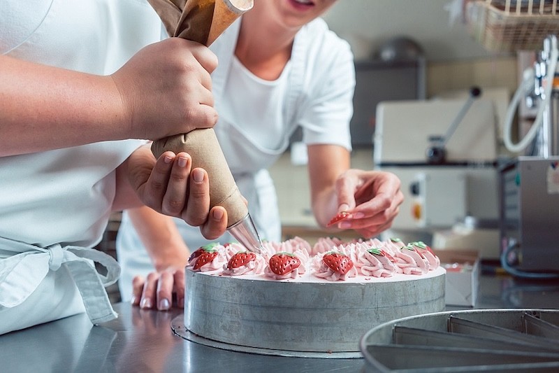 nữ giới nên học nghề làm bánh