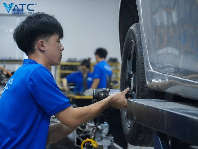 Mức lương của nghề sửa chữa ô tô hiện nay là bao nhiêu?