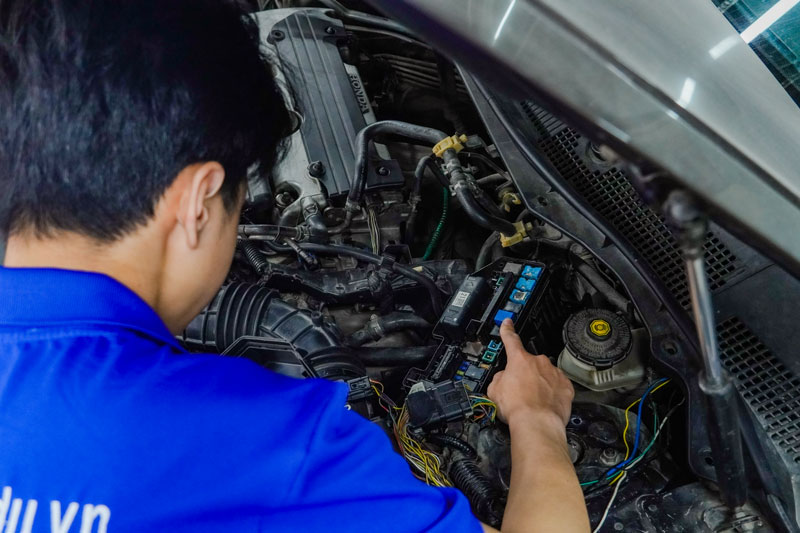 Nghề điện ô tô lương bao nhiêu? Tổng hợp mức lương thợ điện ô tô mới nhất