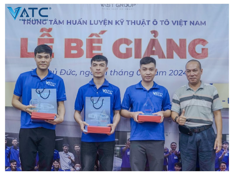 học viên đạt thành tích xuất sắc nhất DH K44