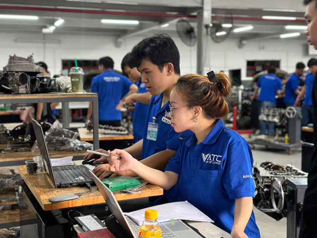 học sửa chữa ô tô tại các trung tâm dạy nghề để sớm có việc làm