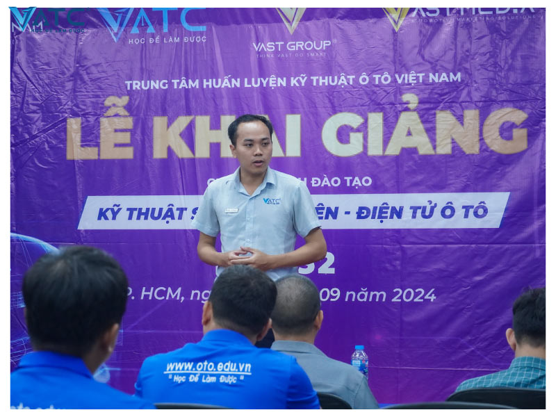 thầy Lê Trọng Trí- Giảng viên VATC