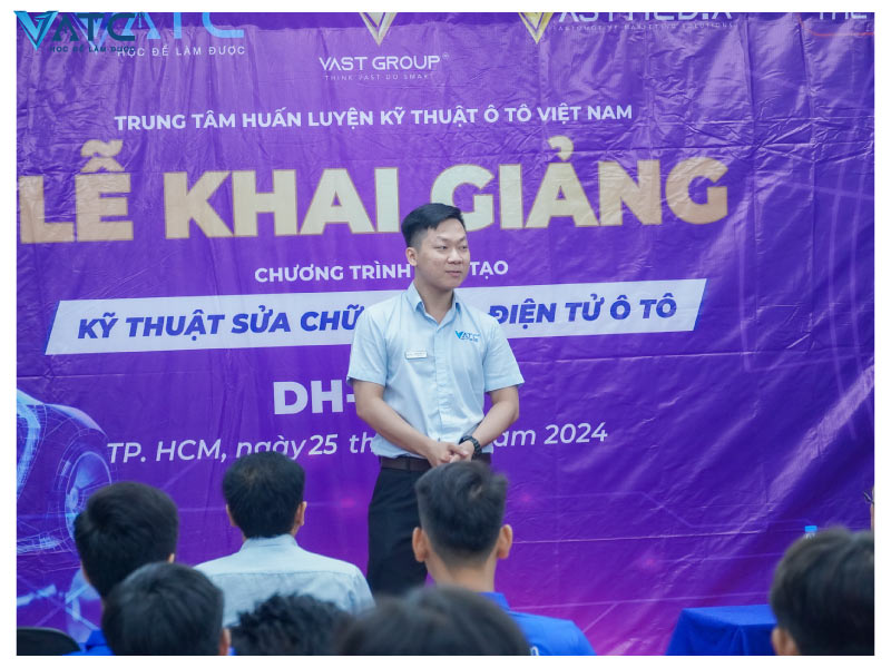 thầy Nguyễn Nhựt Anh - Giảng viên VATC