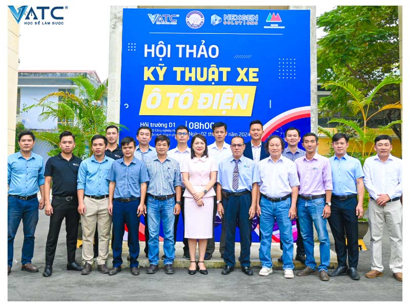 giảng viên vatc tại hội thảo kỹ thuật xe ô tô điện tại trường cao đẳng công nghiệp huế