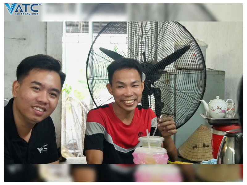anh chung chủ garage duy mạnh phát cựu học viên lớp điện ô tô k24