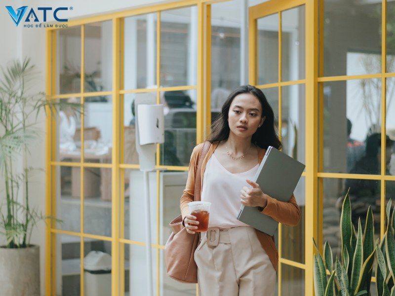 đối tượng phù hợp với đi làm là người muốn độc lập tài chính sớm