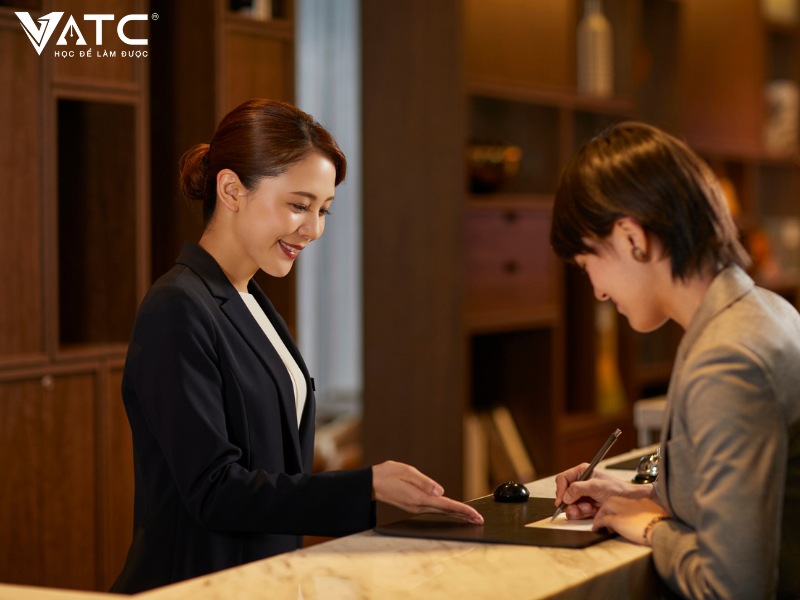 nghề lễ tân khách sạn nhà hàng