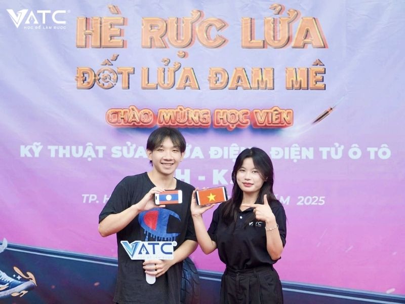 học viên Khamsanggouan Sompasong - lớp kỹ thuật sửa chữa điện - điện tử ô tô k58