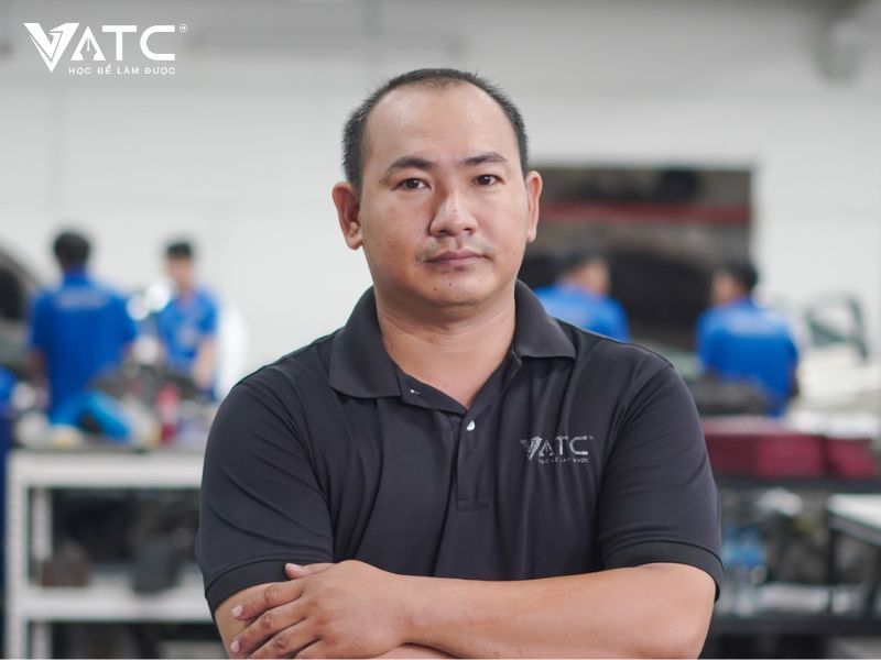 Thầy Nguyễn Thành Công là giảng viên tại VATC - chuyên về mảng khung - gầm - bảo dưỡng