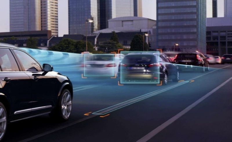 Hệ thống hỗ trợ lái Pilot Assist