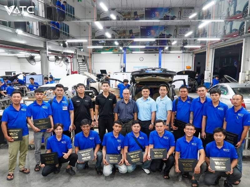 Lễ Tốt nghiệp lớp Kỹ thuật sửa chữa Hộp số tự động nâng cao K5