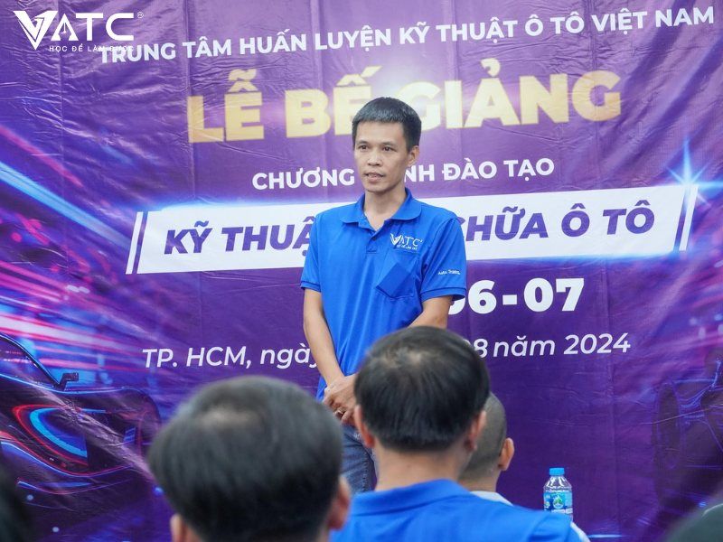 anh Văn Hiệp - học viên lớp kỹ thuật sửa chữa ô tô toàn diện K6