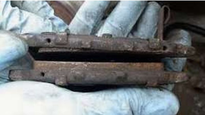 Bố mòn không đều do kẹt pittông phanh