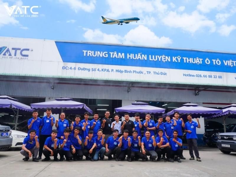 bông hồng duy nhất của tập thể lớp Kỹ thuật sửa chữa ô tô toàn diện K12