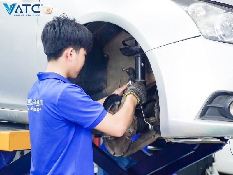 cần có kỹ năng khi học nghề ô tô