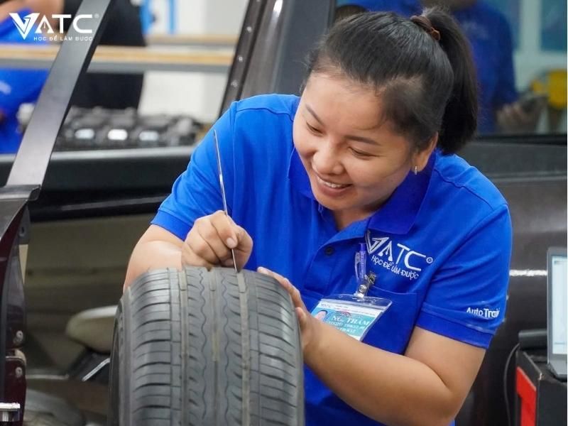 chị Nguyễn Ngọc Thắm - lớp Kỹ thuật sửa chữa ô tô toàn diện K12
