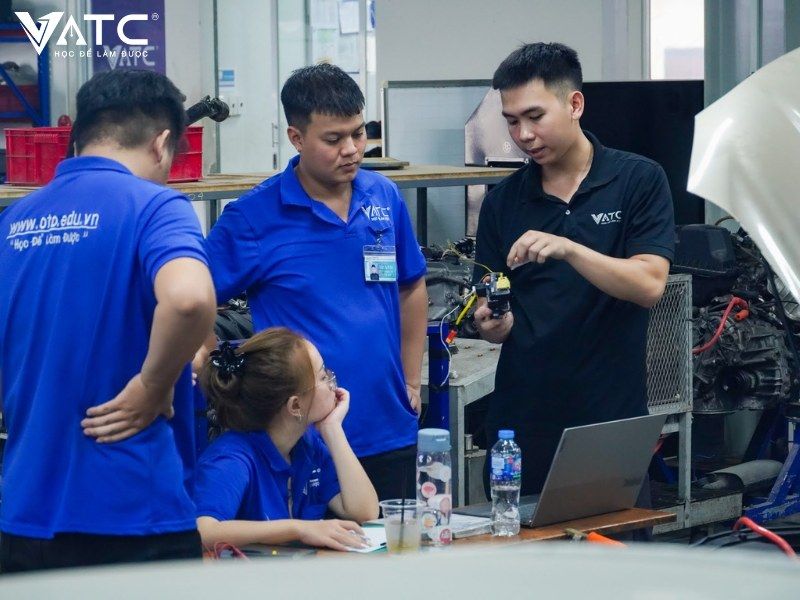 con gái có rất nhiều lợi thế khi theo nghề ô tô