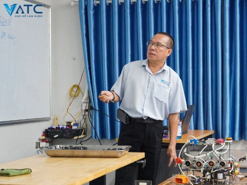 học hỏi tay nghề từ những người có kinh nghiệm đi trước