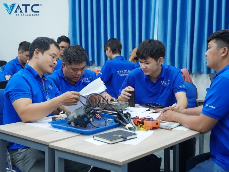 Học nghề ô tô cần những kỹ năng gì để vững bước tương lai?