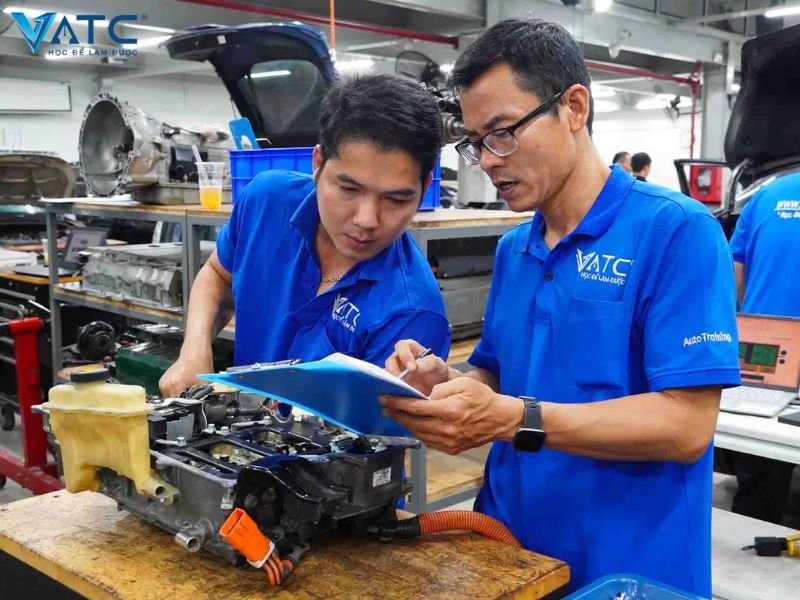 Khóa học nghề ô tô cho người đi làm chất lượng nhất hiện nay
