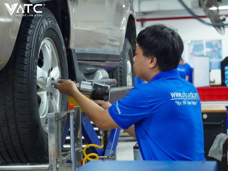 học sửa chữa ô tô cho người chưa biết gì