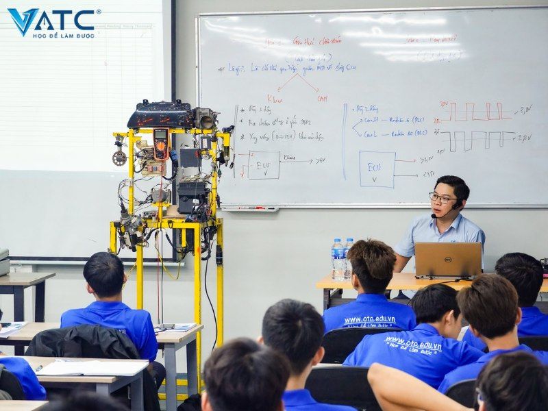 học sửa chữa ô tô cho người mới dễ hay khó