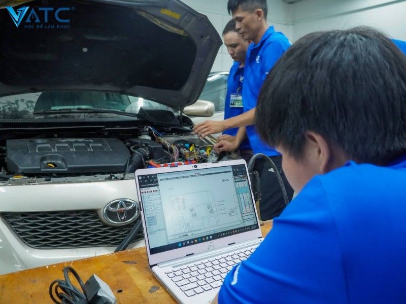 học sửa chữa ô tô cho người mới mất bao lâu