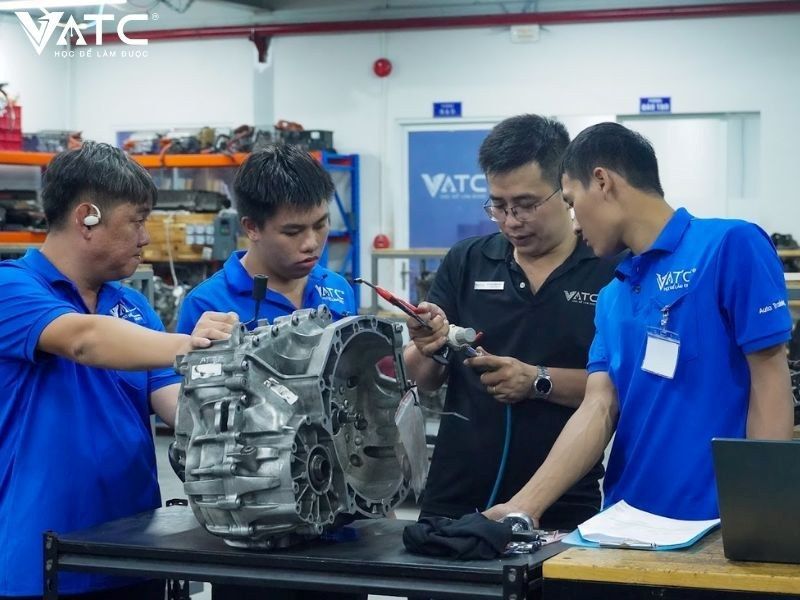 khóa học ô tô ngắn hạn chất lượng tại vatc