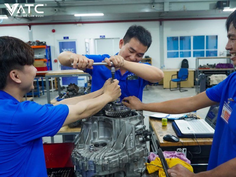 khoá học sửa chữa ô tô ngắn hạn phù hợp với thợ muốn nâng cao tay nghề