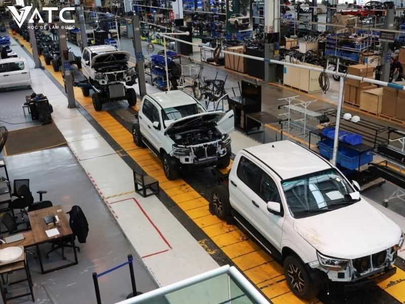 làm việc tại các hãng xe chuyên nghiệp