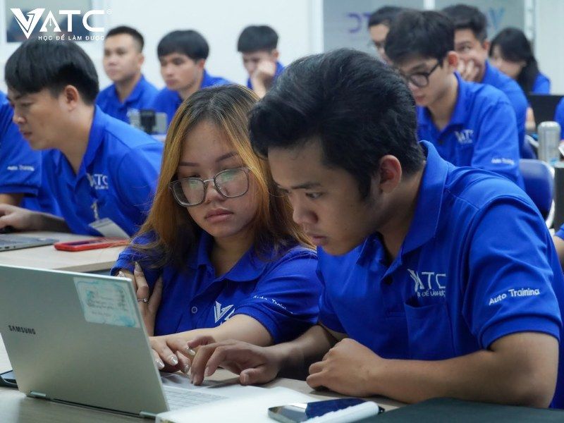 ngành ô tô vẫn phù hợp với con gái